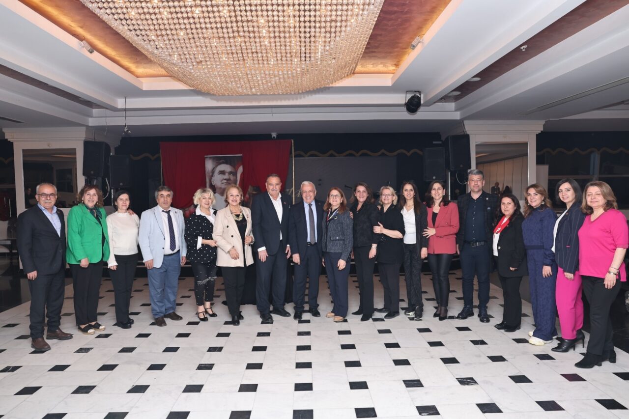 Nilüfer’deki muhtarlarla 2025 projeleri konuşuldu Nilüfer Belediyesi, 64 mahalle muhtarının katılımıyla düzenli gerçekleştirdiği buluşmaların 2025