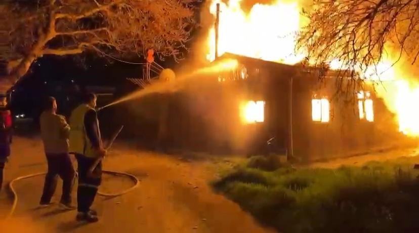 Bursa’da bir yangın kabusu da Mudanya’da! Eğerce Mahallesi’nde bulunan yaklaşık 50 ahşap evin bulunduğu alanda elektrik