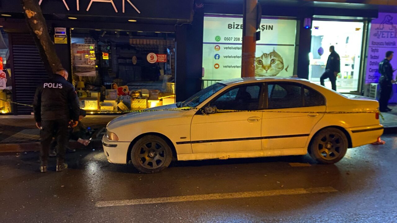 Park halindeki otomobile ateş etti! Mezarlıkta yakalandı Edinilen bilgilere göre M.T isimli şahıs, Eğitim Mahallesi Teyyaraci Mehmet