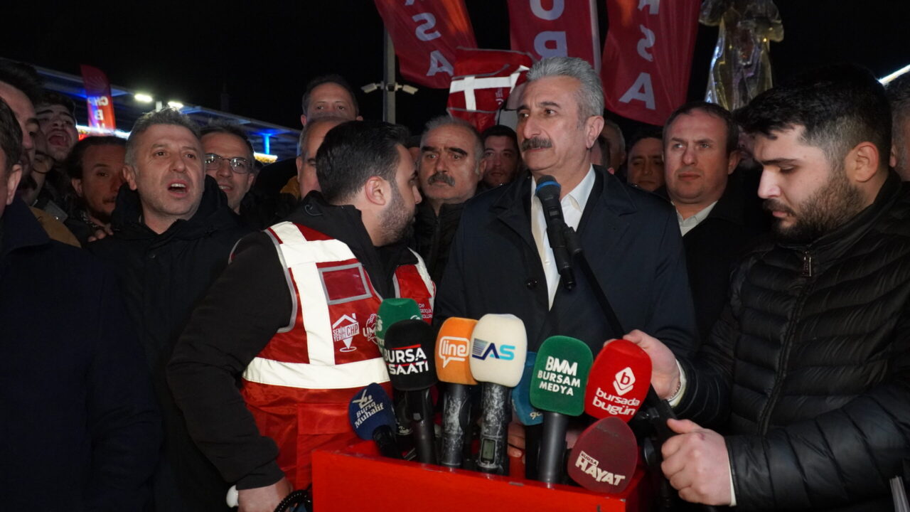 CHP Bursa bir kez daha sokaklarda! ” Ekrem İmamoğlu olacağız meydanlarda” Ardında genel merkezden ve partiden yapılan çağrı ile Bursalı vatandaşlar