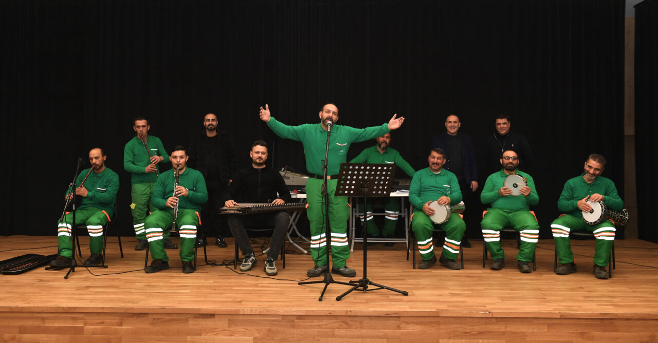 Bursa’da yürekleri ısıtacak konser! Osmangazi Belediyesi Temizlik İşleri Müdürlüğü’nde görevli temizlik çalışanları, mesai bitiminin