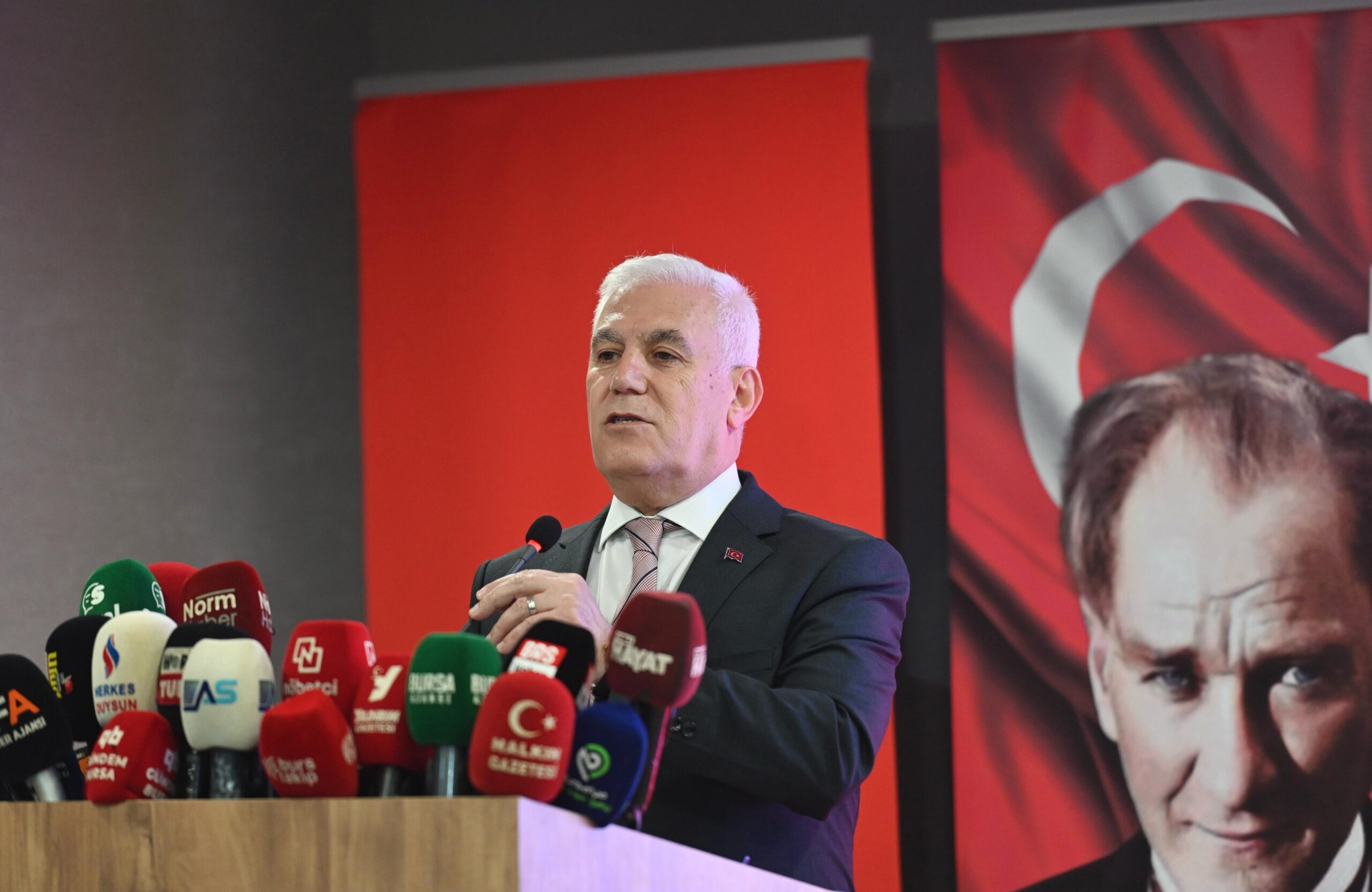 Başkan Bozbey’den Mart ayı değerlendirme toplantısı! Bursa Büyükşehir Belediye Başkanı Mustafa Bozbey, Bursa Büyükşehir Belediye Meclisinde