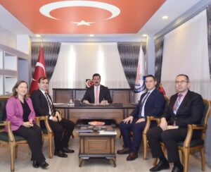 Yenişehir Belediye Başkanı Ercan Özel, BUSKİ yöneticileri ile görüşerek ilçenin