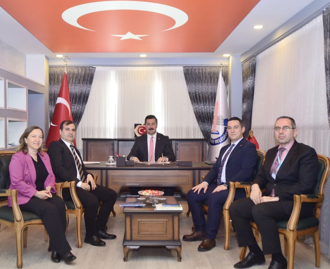 Yenişehir’in altyapı sorunlarına BUSKİ ile ortak çözüm Yenişehir Belediye Başkanı Ercan Özel, BUSKİ yöneticileri ile görüşerek ilçenin