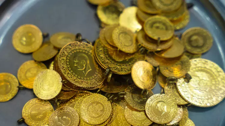 Altında yeni rekor: 3 bin dolar aşıldı Altın, ABD Merkez Bankası’nın (Fed) faiz kararı öncesi rekor kırdı.