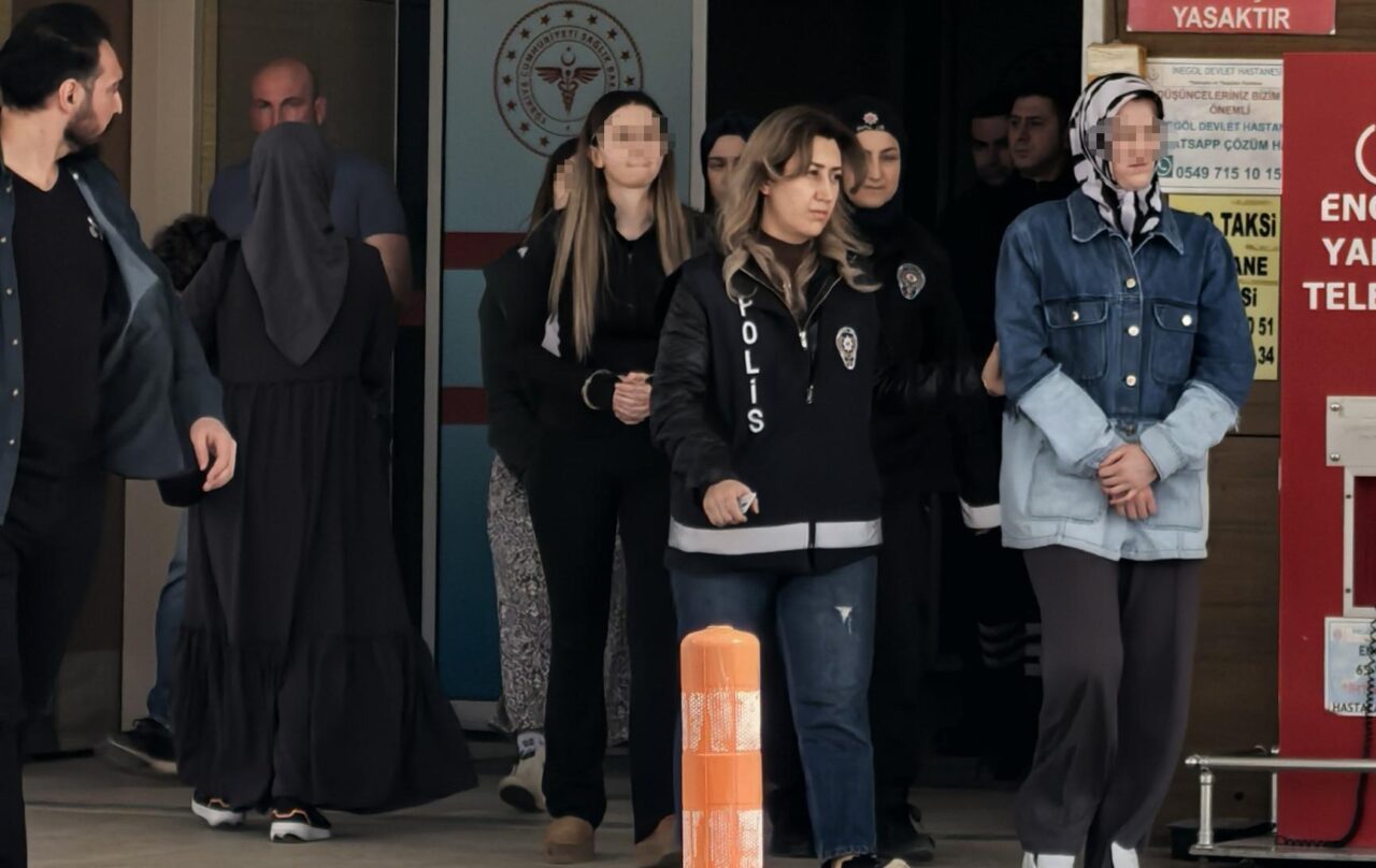 Bursa’da eşini öldüren kadından açıklama geldi! Olay geçtiğimiz gün saat 01.30 sıralarında Kemalpaşa Mahallesi Ahmet Türkel