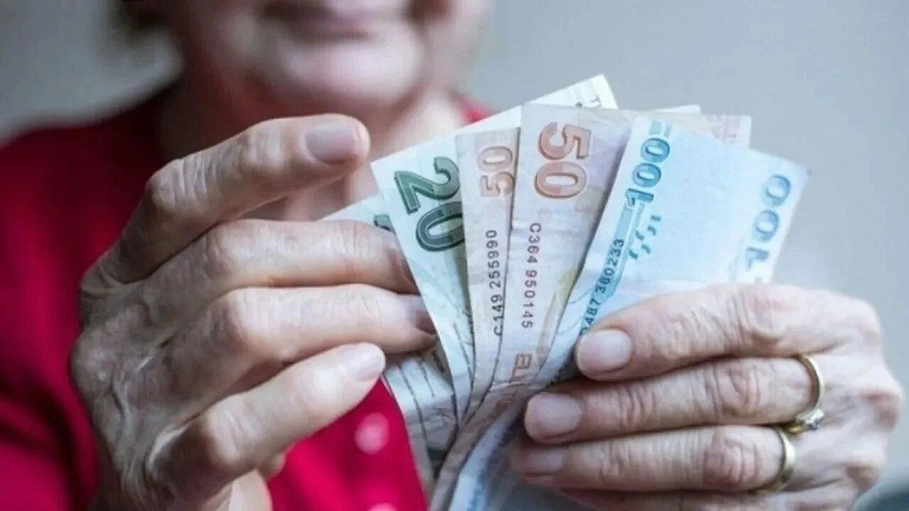 Milyonlarca emekliyi ilgilendiren en düşük emekli maaşı alan ya da