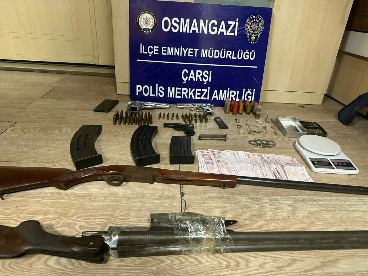 Bursa’da tarihi eser operasyonu! Osmangazi İlçe Emniyet Müdürlüğü Çarşı Polis Merkezi Amirliği ekipleri, A.E’nin