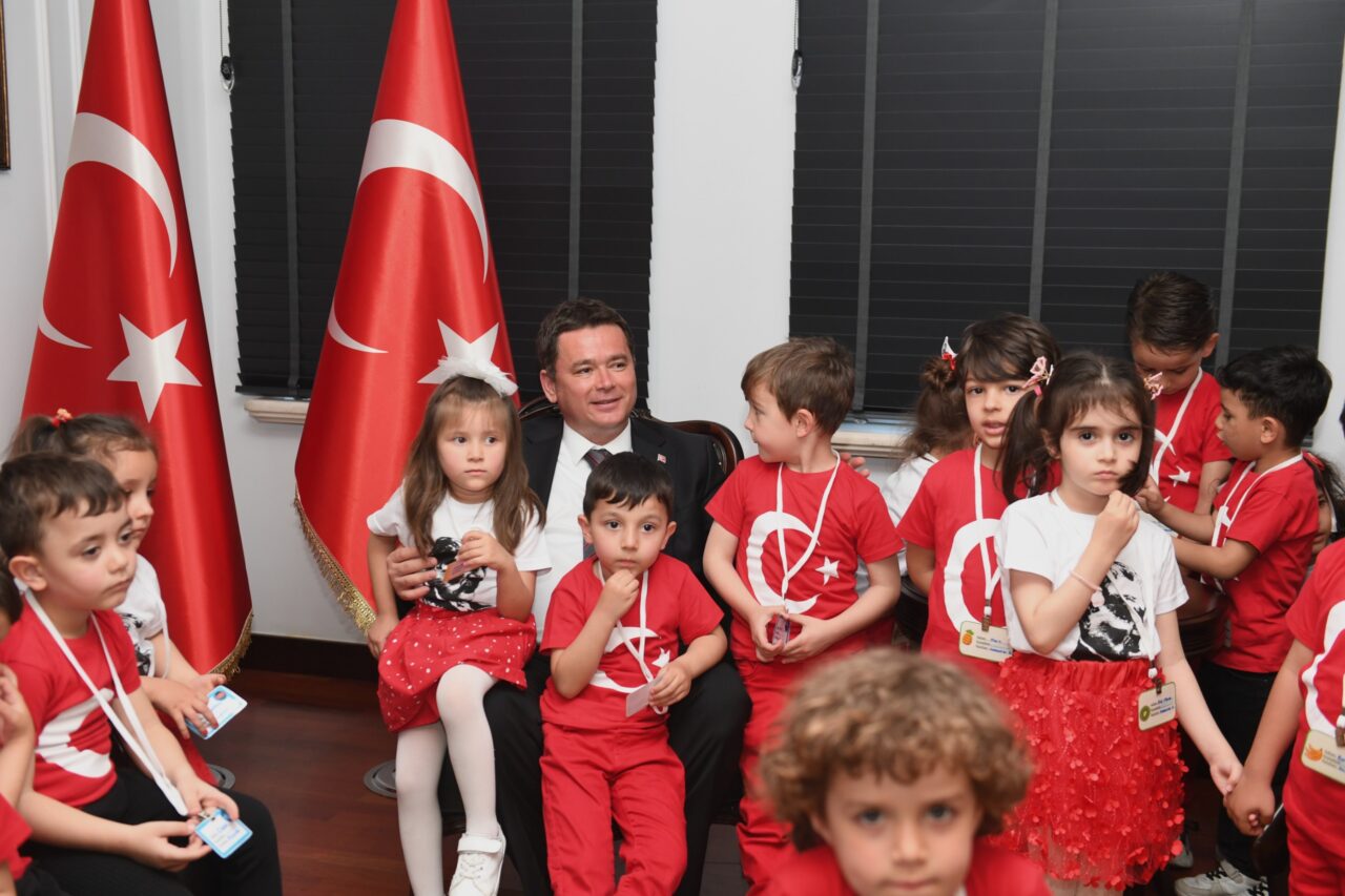 Minik öğrencilerden Başkan Aydın’a 23 Nisan ziyareti Osmangazi Belediyesi, 23 Nisan Ulusal Egemenlik ve Çocuk Bayramı kapsamında