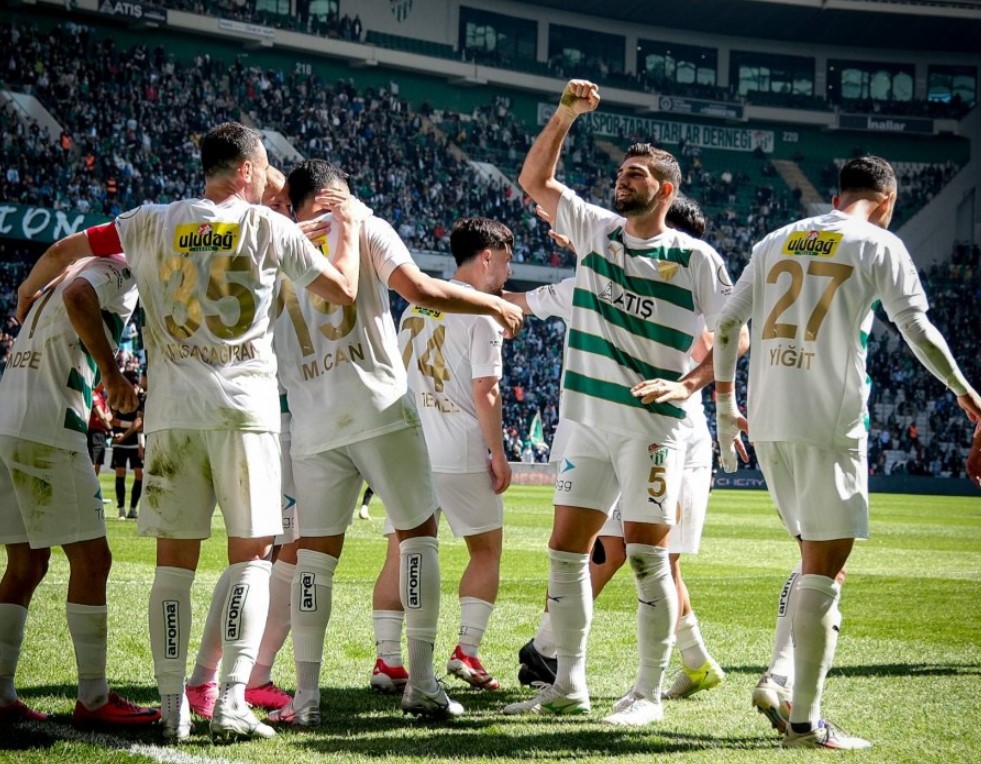 Bursaspor, kalesini gole kapadı TFF 3. Lig’de adım adım şampiyonluğa ilerleyen Bursaspor, oynadığı futbolla