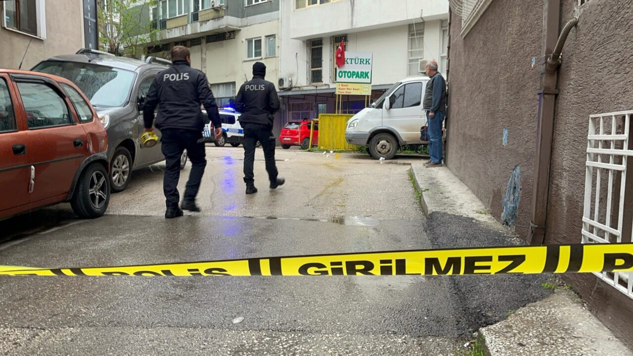 Bursa’da otoparka silahlı saldırı Olay, merkez Osmangazi ilçesi İntizam Mahallesi Gençler Sokak üzerinde faaliyet