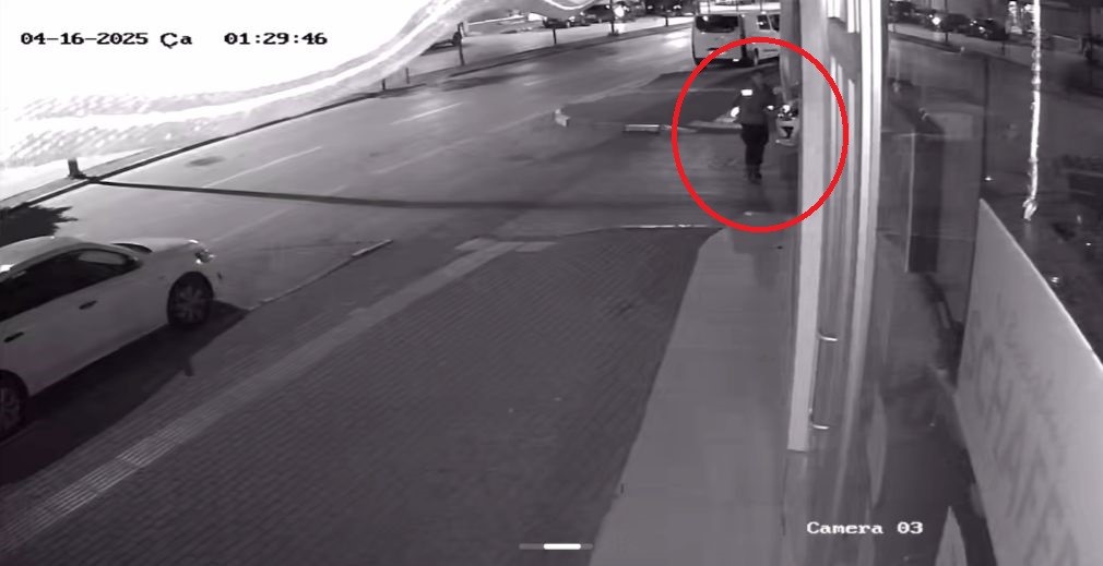 Bursa’da bekçiyi bıçaklamışlardı! Görüntüler ortaya çıktı Olay, önceki gece merkez Osmangazi ilçesi Fatih Mahallesi Çelebi Mehmet