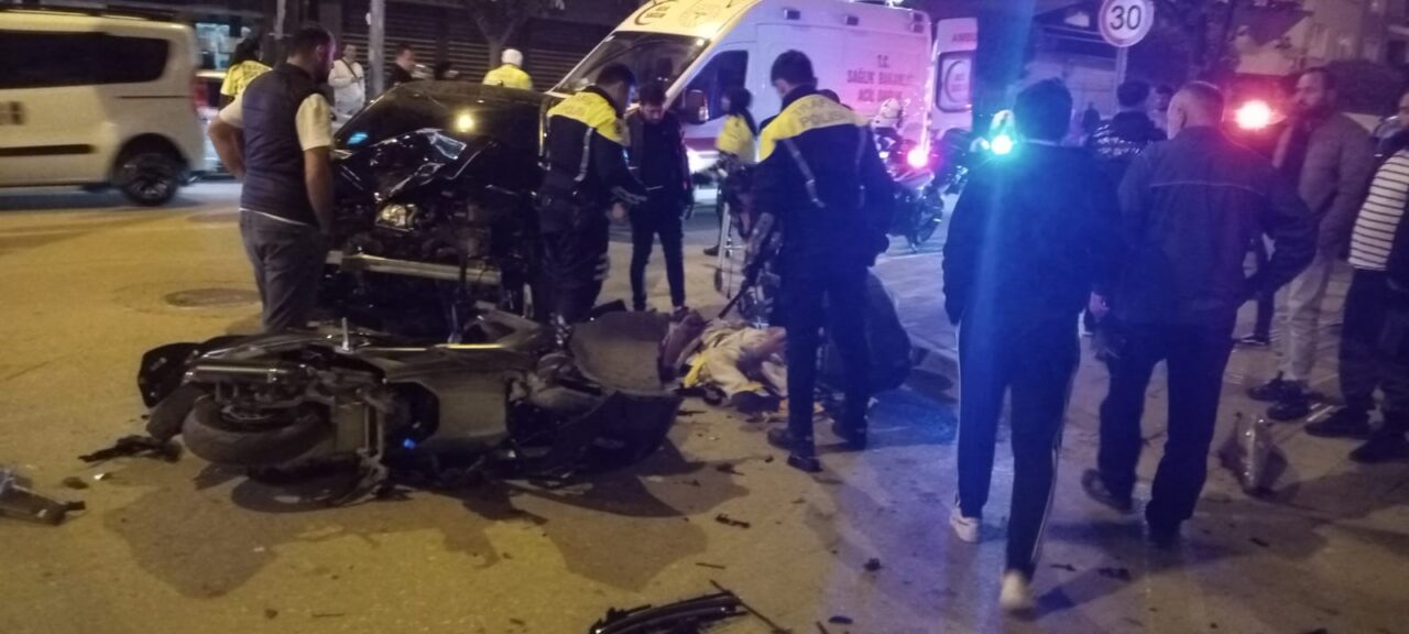 Gemlik’te kafa kafaya kaza: 1 ağır yaralı Edinilen bilgiye göre, Gemlik ilçesi Orhangazi Caddesi üzerinde seyir halindeki