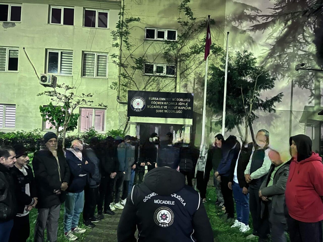 Bursa’da göçmen kaçakçılığı operasyonu! Bursa Emniyet Müdürlüğü Göçmen Kaçakçılığıyla Mücadele ve Hudut Kapıları Şube