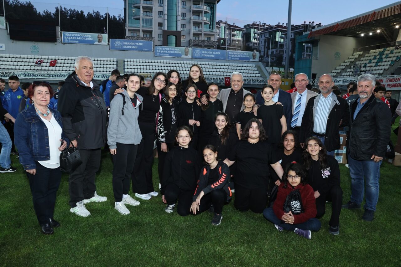 Bursa’da amatör spor kulüplerine büyük destek Nilüfer Belediyesi, ilçedeki tüm yaş gruplarının sporu yaşam biçimi haline