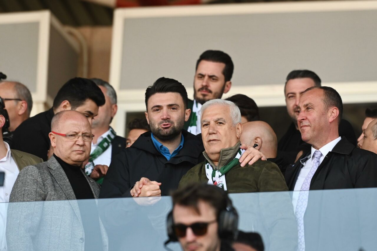 Bursaspor Başkanı Enes Çelik’ten şampiyonluk açıklaması Bursaspor Başkanı Enes Çelik’in açıklaması şöyle; “Rabbime şükürler olsun, bu
