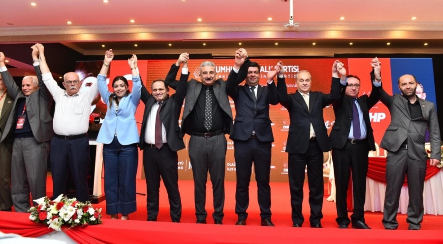 CHP Mustafakemalpaşa’da yeniden Gökhan Demir dönemi Yoğun katılımın gerçekleştiği kongrede 3 aday yarıştı. Protokol konuşmalarının ardından