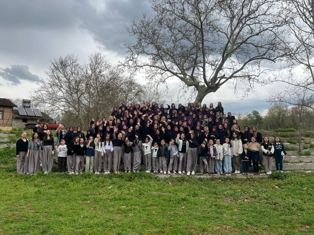 Mustafakemalpaşa’da bayram coşkusu Çaltılıbük Mahallesi’nde bu bayram kadınlar için özel bir etkinlik düzenlendi.