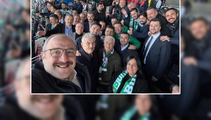 Bursa protokolünü buluşturan fotoğraf TFF 3. Lig 1. Grup 28. haftasında Bursaspor-Artvin Hopaspor maçını