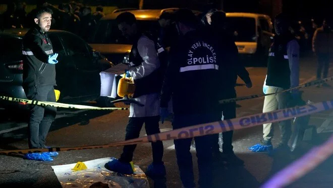 Yaralanan bekçiden acı haber! Şehidimiz var İstanbul Bağcılar’da Yüzyıl Mahallesi 2177 Sokak’ta dün saat: 23:30 sıralarında
