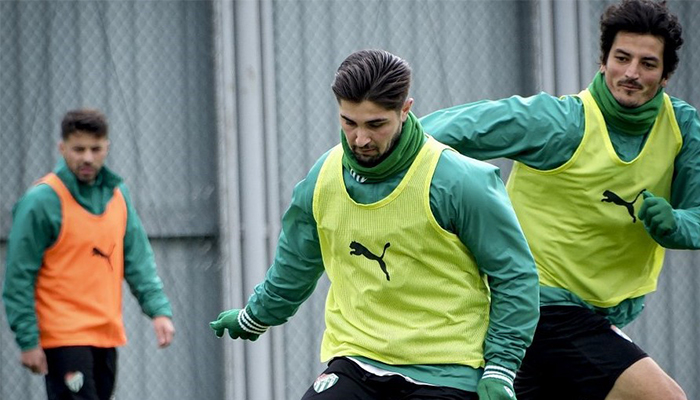 Bursaspor’da hazırlıklar tam gaz devam ediyor! Bursaspor, deplasmanda Artvin Hopaspor ile oynayacağı maçın hazırlıklarına Teknik Direktör