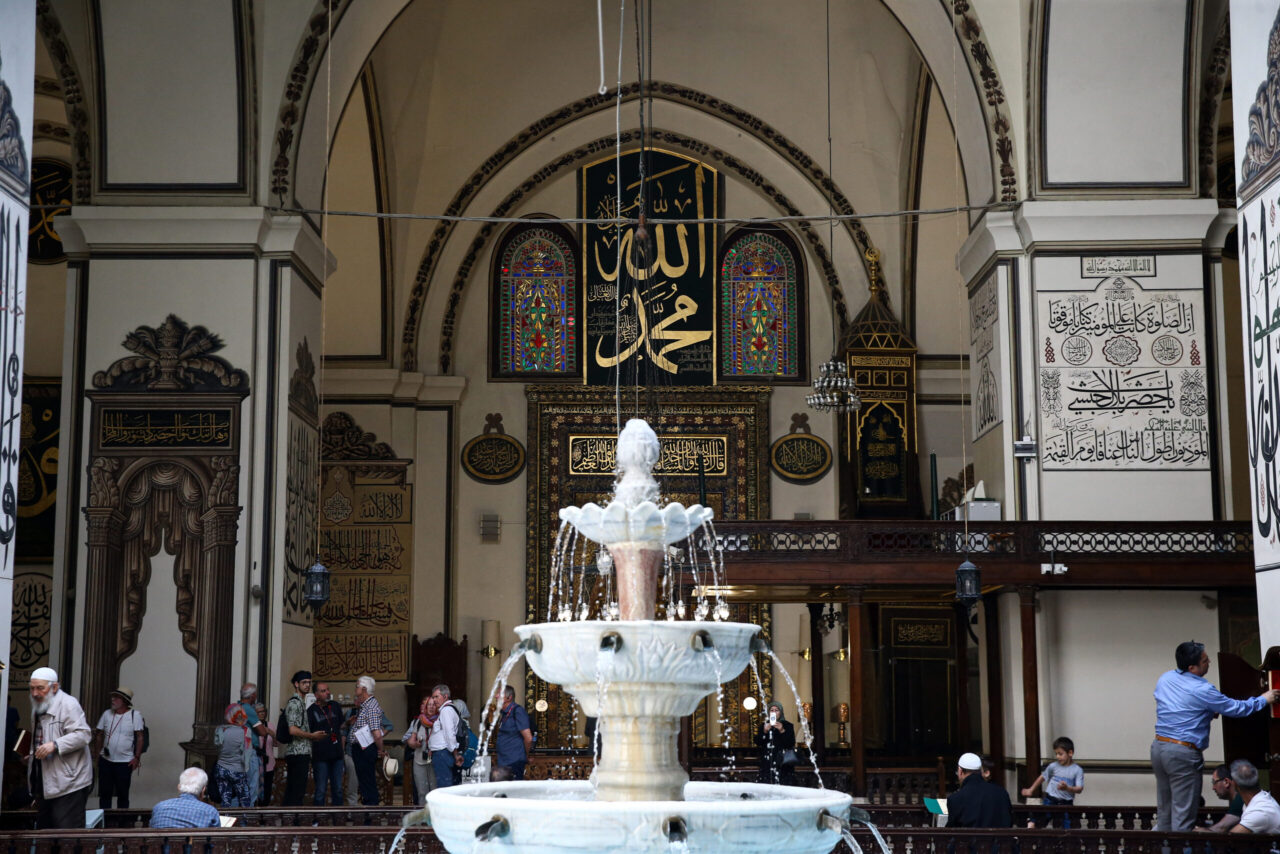 Bursa’nın simgesi Ulu Cami’de dijital dönüşüm! Osmanlı’nın dördüncü hükümdarı Yıldırım Bayezid tarafından 1396-1399 yıllarında yaptırılan abidevi