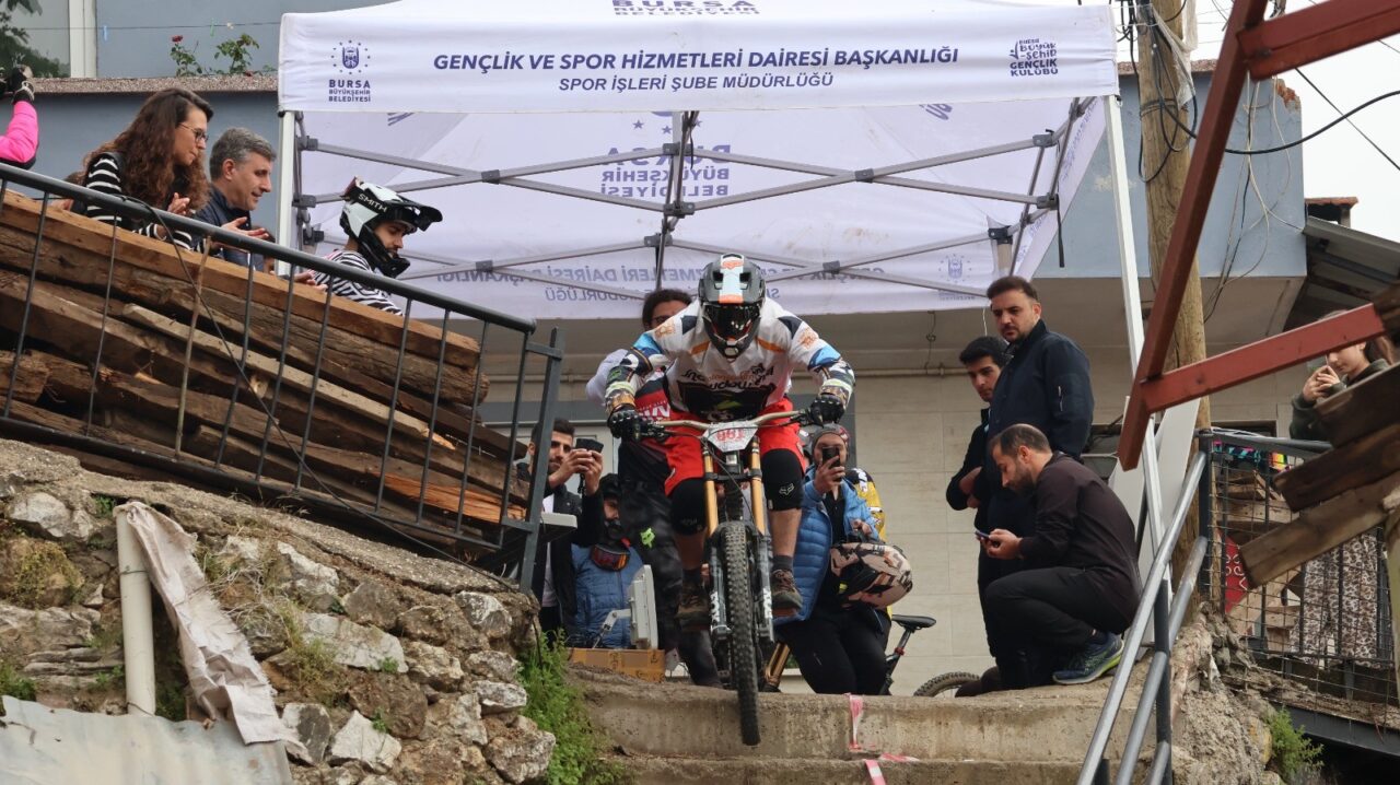 Bursa’da nefes kesen yarış! Bursa Büyükşehir Belediyesi tarafından düzenlenen Bursa Uluslararası Spor Festivali kapsamında