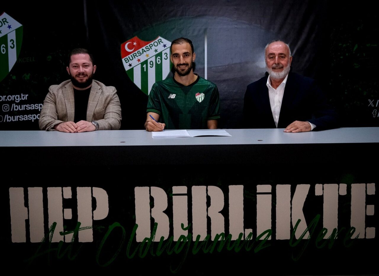 Alperen Babacan, Bursaspor’a imzayı attı Bursaspor Kulübü, sosyal medya hesaplarından yaptığı açıklamayla Gençlerbirliği ile şampiyonluk