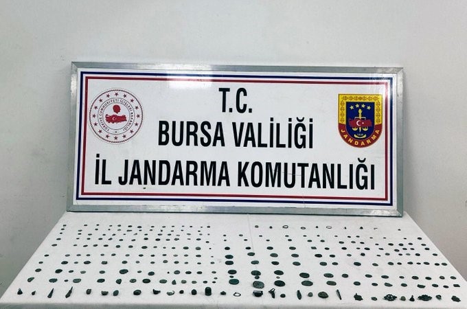 Bursa’da Jandarmadan tarihi eser operasyonu Gebze-Orhangazi-İzmir O5 Otoyolu üzerinde gerçekleştirilen operasyonda, Otoyol Jandarma Komutanlığı ve