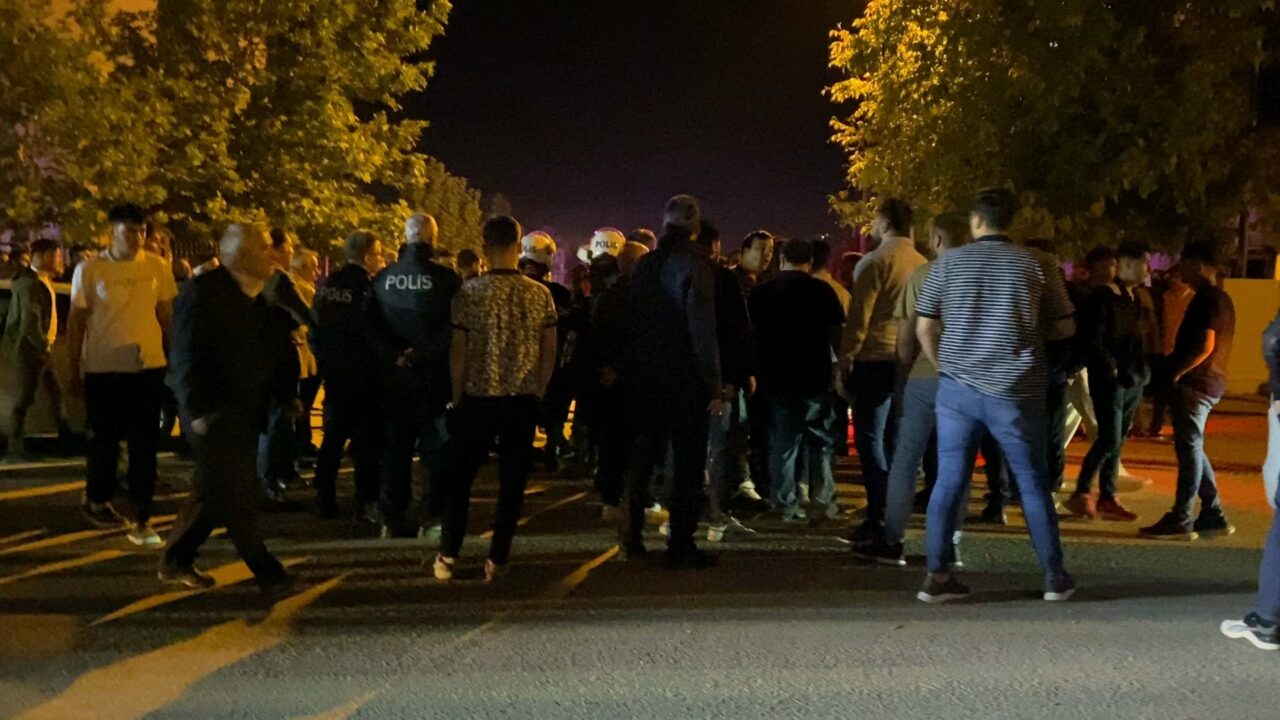 Bursa’da çocuk kavgası: 2 yaralı Olay, saat 23.00 sıralarında İnegöl ilçesi Huzur Mahallesi Fatih Sultan