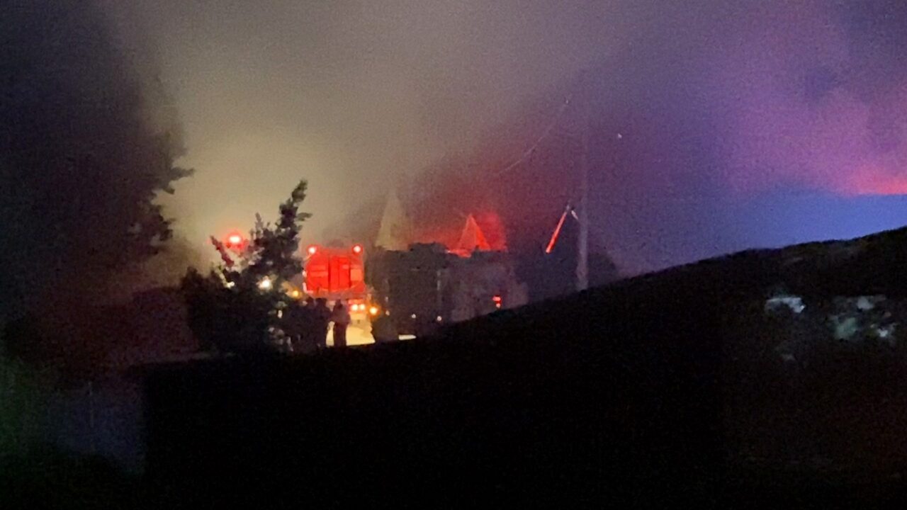 Bursa’da alevler geceyi aydınlattı! Yangın saat 00.00 sıralarında Bursa-Ankara Karayolu üzeri Kestel ilçesi Ümitalan
