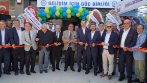 Tamamının Mustafakemalpaşalı iş insanlarının oluşturduğu MUGEP’in açılışına, önceki dönem AK
