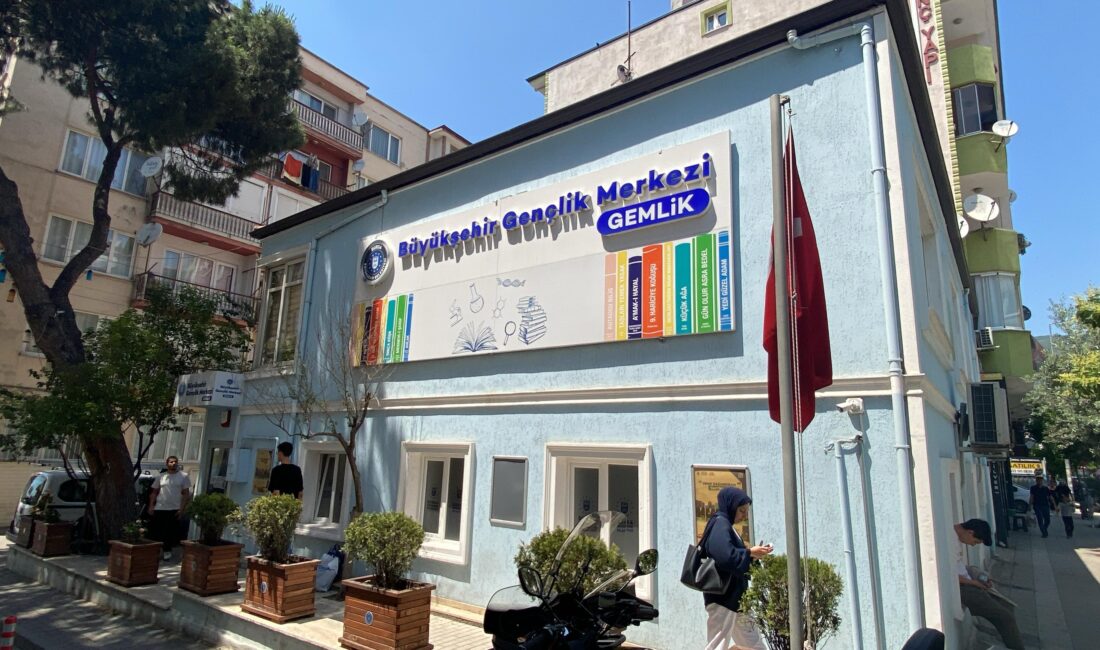 Bursa’da gençlik merkezleri, sınav haftasında 24 saat açık Bursa Büyükşehir Belediyesi Gemlik ve Görükle Gençlik Merkezleri sınav dönemi