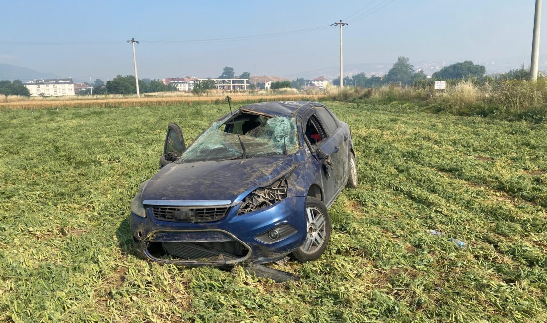 Bursa’da kontrolden çıkan otomobil tarlaya uçtu Bursa'nın İnegöl ilçesinde kontrolden çıkan otomobilin tarlaya uçtuğu kazada sürücü