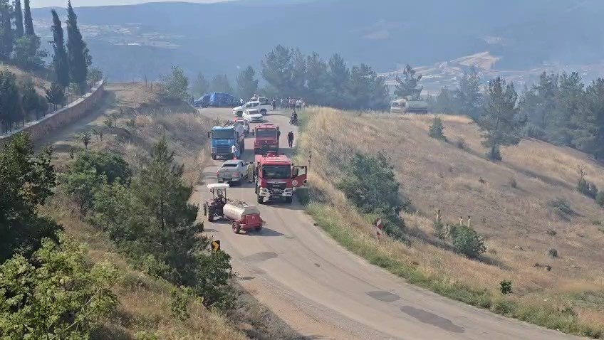 Bursa’daki o köy yangın sebebiyle tahliye ediliyor Bursa'nın Orhaneli ilçesinde çıkan yangında alevlerin yaklaştığı Girencik Mahallesi, AFAD