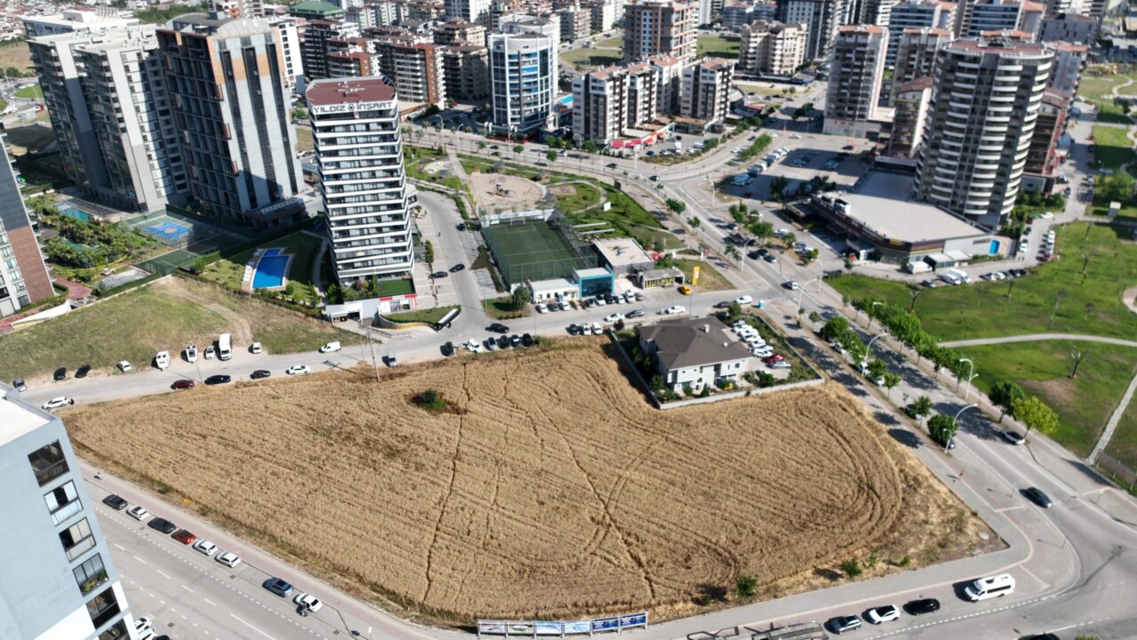 Bursa'nın hızla gelişen ilçesi Nilüfer'de, modern yaşamın ve kentleşmenin simgesi