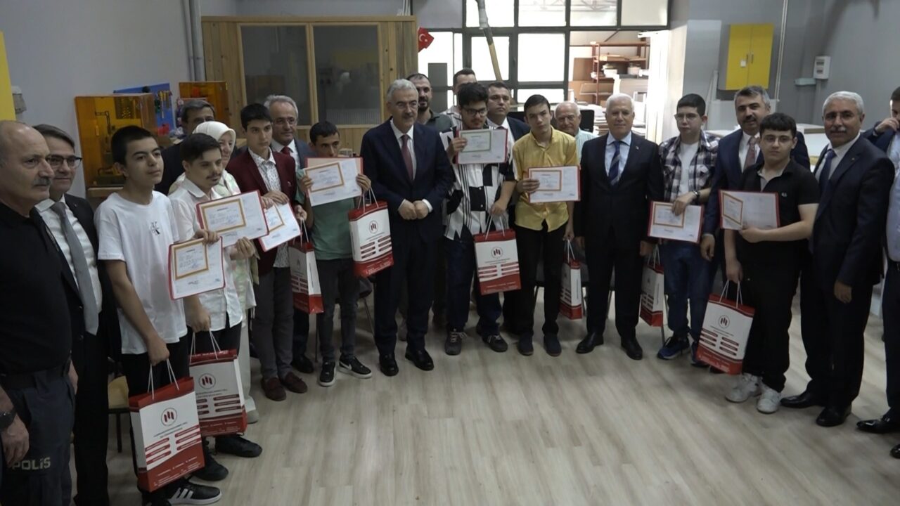 Bursa'da 2 bin 3 okulda eğitim gören 656 bin 200