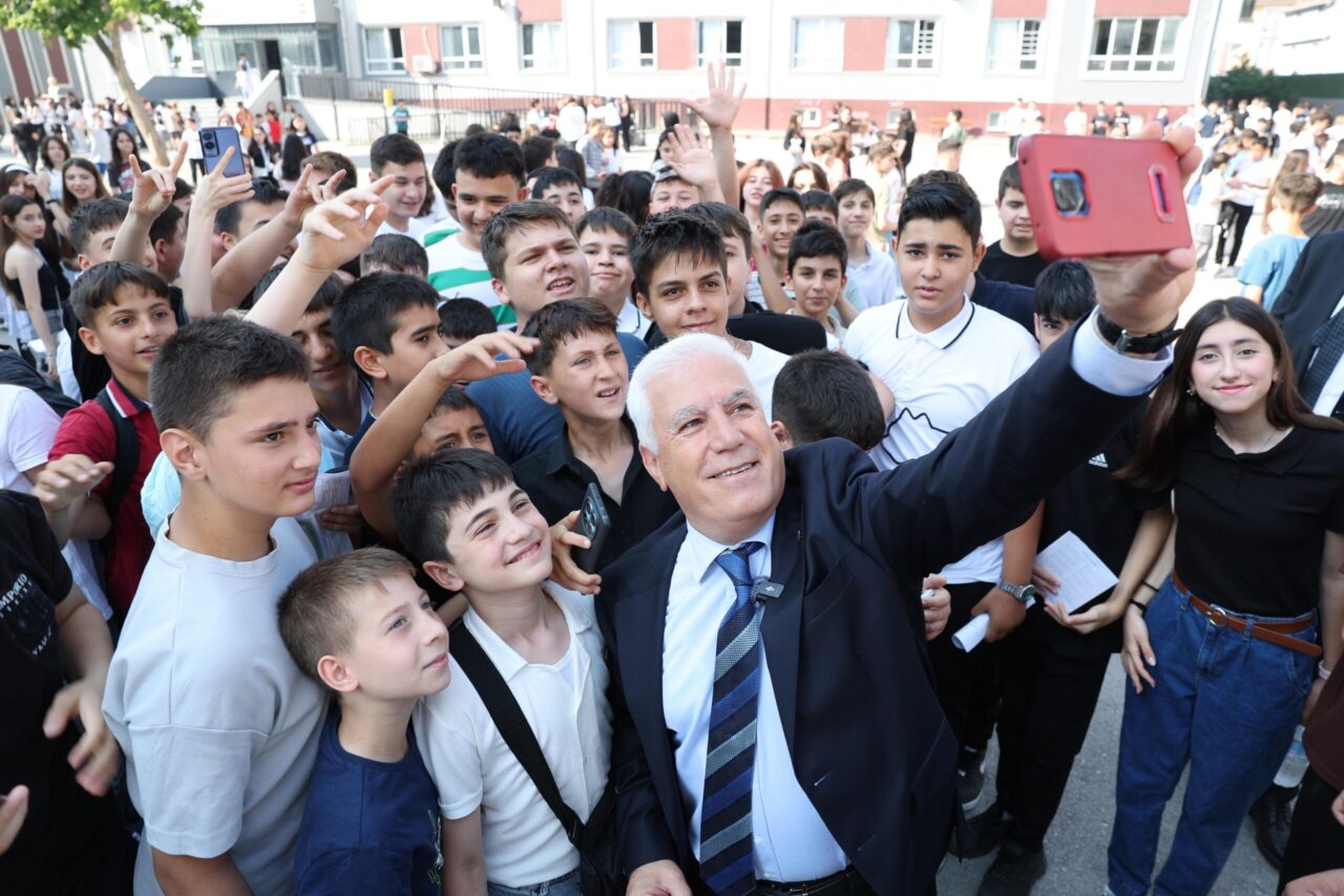 Bursa’da 2024-2025 eğitim-öğretim yılı karnelerin dağıtılmasıyla sona erdi. İl genelinde