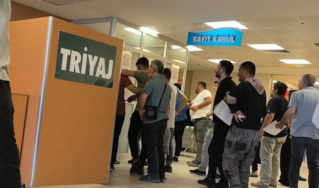 İnegöl’de 30 işçi hastanelik oldu! Bursa'nın İnegöl ilçesinde fabrikada çalışan yaklaşık 30 işçi, yedikleri yemekten