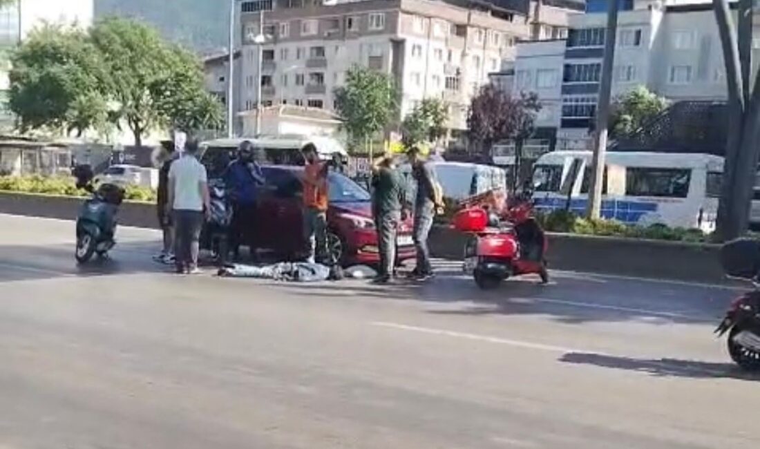 Bursa’da üst geçit ihlali kaza getirdi! Bursa'da üst geçidi kullanmayarak karşıdan karşıya geçmeye çalışan kadına otomobil