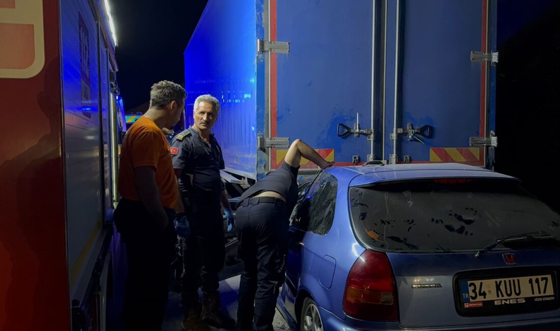 Bursa’da can pazarı: 1 ölü, 1 ağır yaralı Bursa'nın Gemlik ilçesinde otobanda seyir halindeki kamyona arkadan çarpan otomobilde