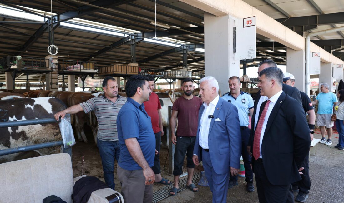 Başkan Bozbey’den Kurban Pazarı’na ziyaret Bursa Büyükşehir Belediye Başkanı Mustafa Bozbey, Osmangazi Belediyesi Kurban Pazarı’nı