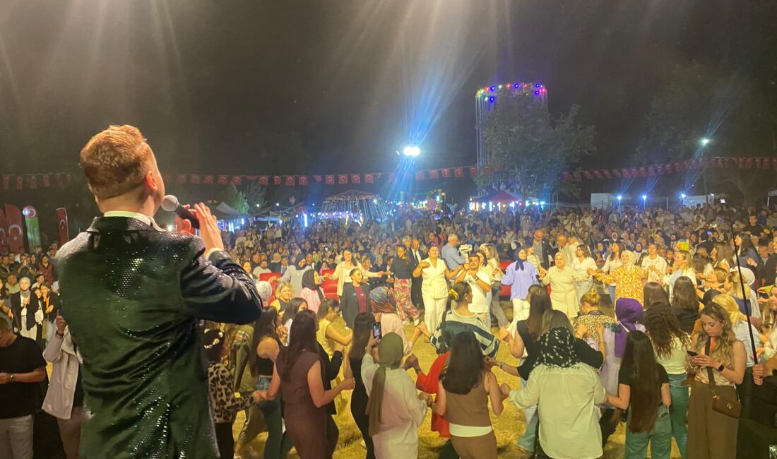 Çaltılıbük’te karnaval gibi bayram: 156 yıllık gelenek devam ediyor Bursa'nın Mustafakemalpaşa ilçesine bağlı Çaltılıbük Mahallesi, bayramda adeta karnaval havası