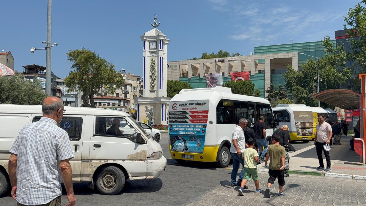 Bursa'nın Gemlik ilçesinde 3.9 büyüklüğünde bir deprem meydana geldi.
