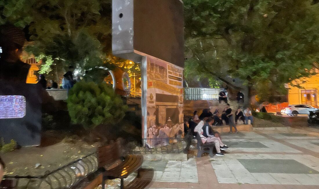 Gemlik’te deprem korkusuyla geceyi sokakta geçirdiler Bursa'nın Gemlik ilçesi merkezli meydana gelen art arda depremler vatandaşlara