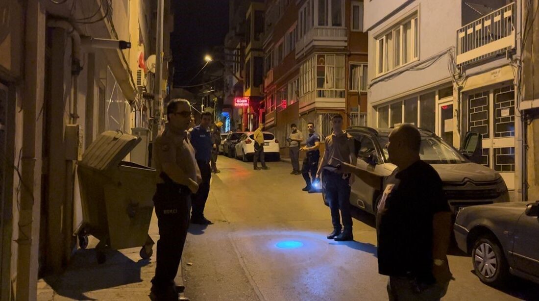 Bursa’da kavgada önce silahlar, sonra bıçaklar çekildi: 2 yaralı Bursa'da bir otel sahibi ile 2 kişi arasında alacak-verecek meselesi