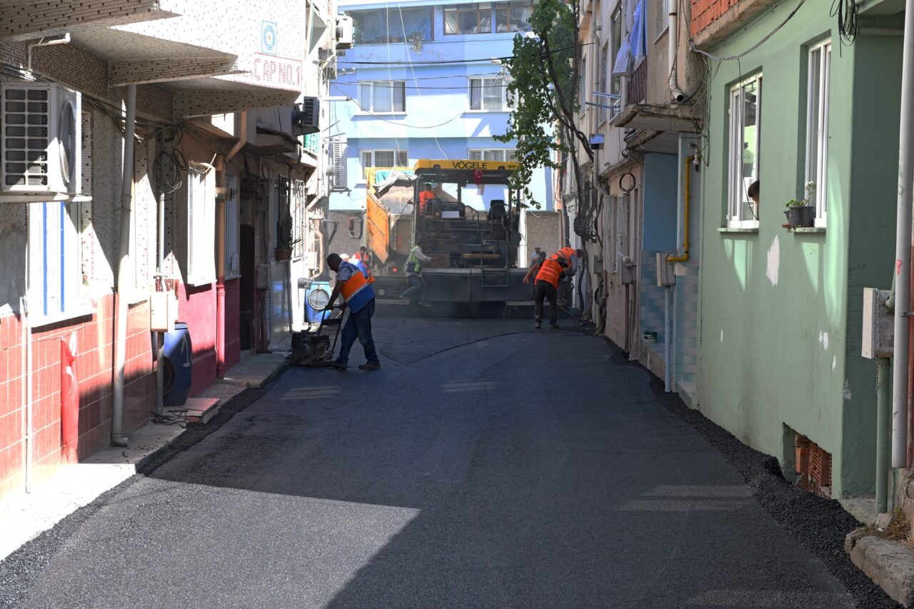 Osmangazi genelinde eskimiş ve bozuk yol bırakmamak için çalışmalarını sürdüren
