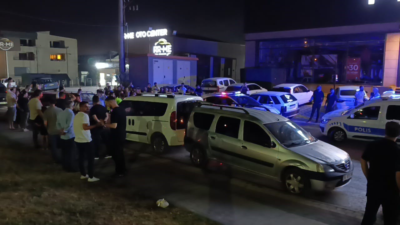 Bursa'nın İnegöl ilçesinde alkollü olduğu öğrenilen otomobil sürücü, tartıştığı motosiklet
