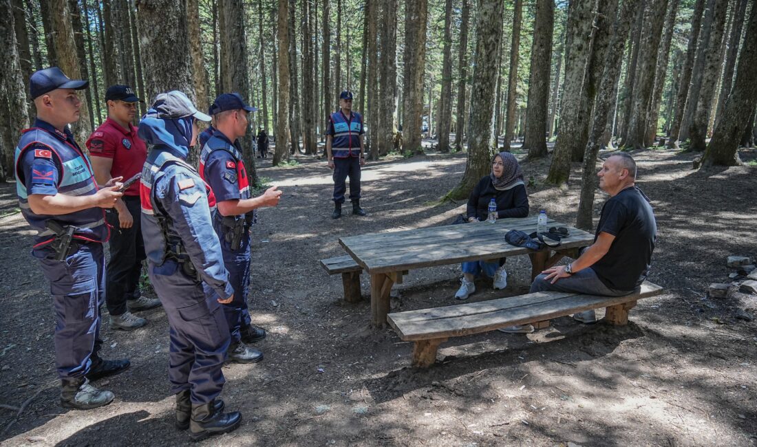 Uludağ’ın ormanlarında 24 saat devriye! Bursa'nın gözde turizm merkezlerinden Uludağ'da jandarma ekipleri, orman yangınlarına karşı