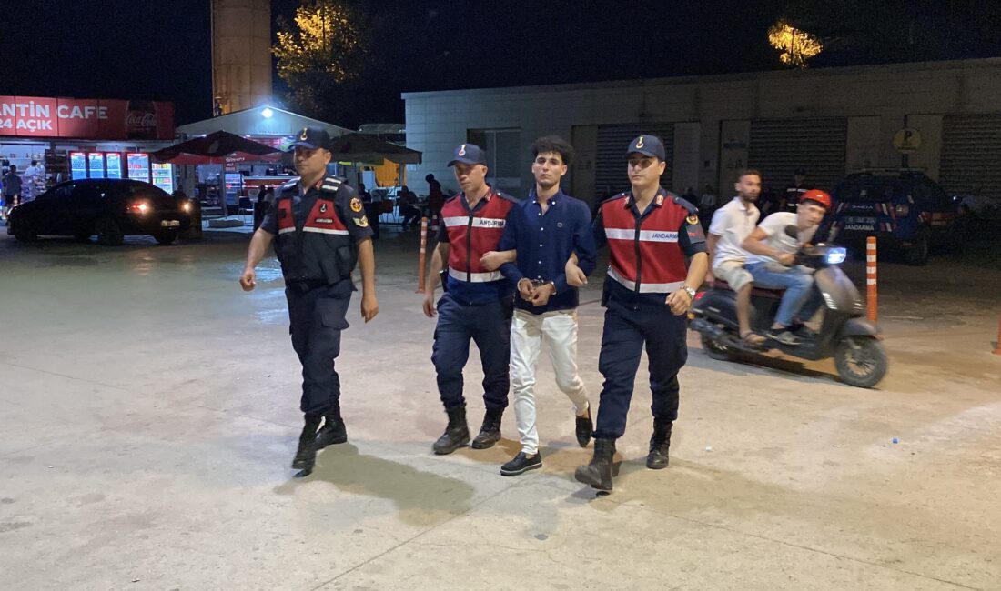 İnegöl’de uyuşturucu tacirlerine JASAT baskını! Bursa'nın İnegöl ilçesinde Jandarma komutanlığı ekipleri uyuşturucu hap satışı yapan